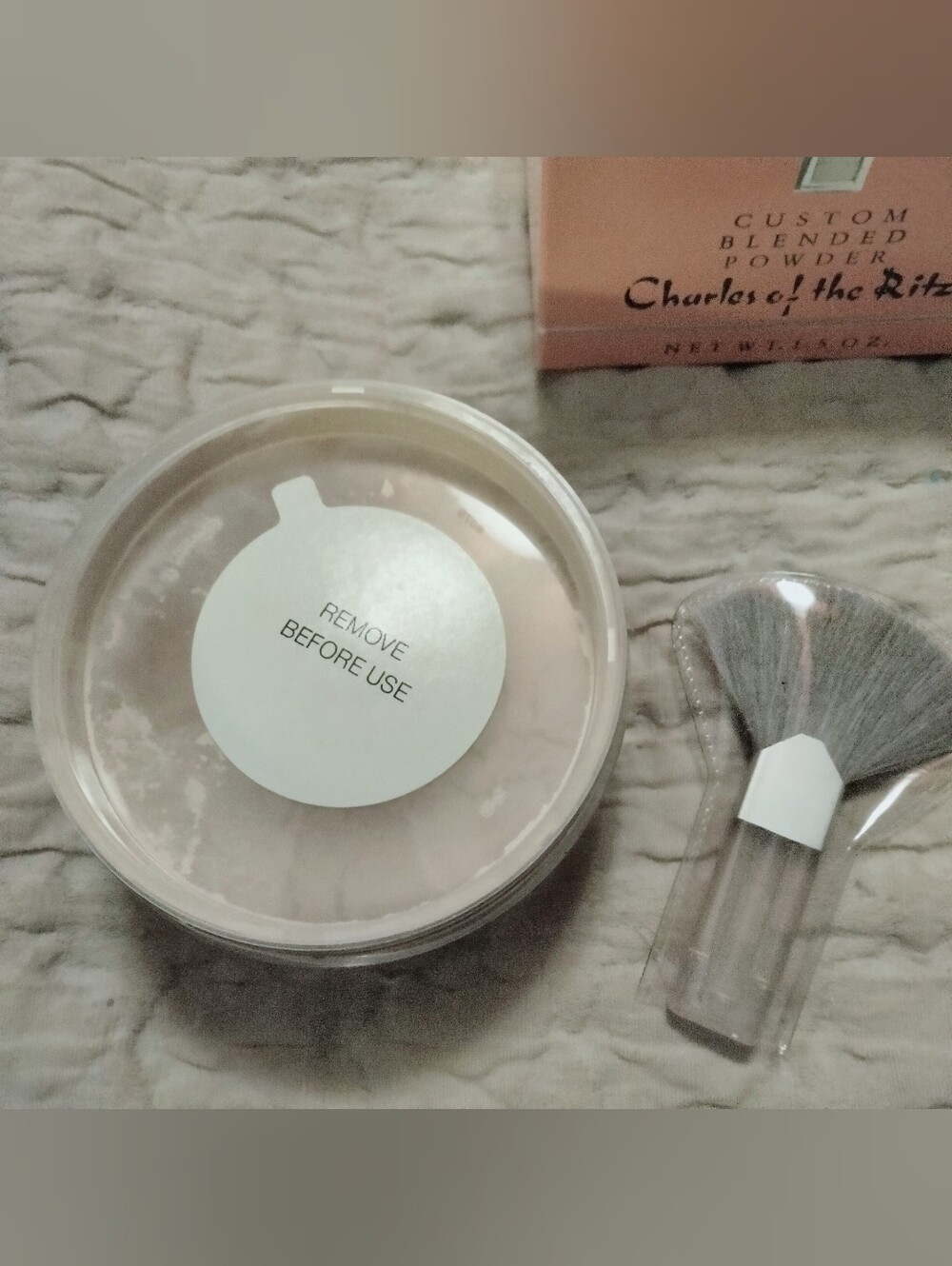 Charles Of The Ritz Soft Pink Translucent Face Powder - Picture 3 of 9
